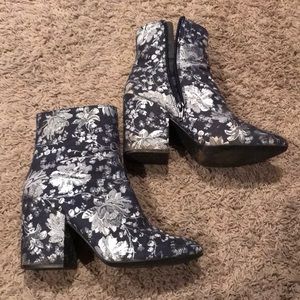 Printed silver floral boots